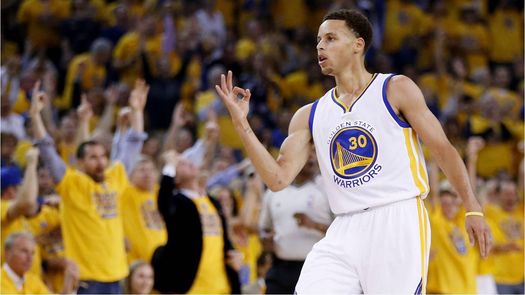 110-106. Curry y Livingston salvaron a los Warriors que toman ventaja