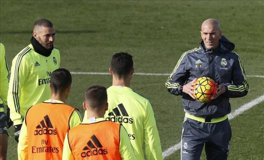 Zidane: No voy a buscar fuera lo que tenemos dentro