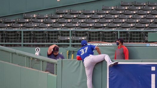 4-1. Teoscar Hernández conecta dos jonrones en la victoria de los Azulejos sobre los Bravos