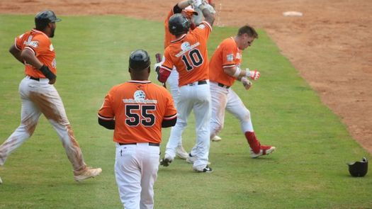 Astronautas de los Santos toman el liderato de Probeis.