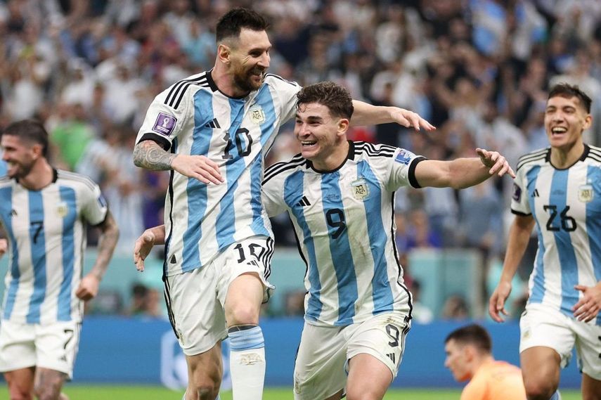Argentina clasifica a la final liderada por Messi