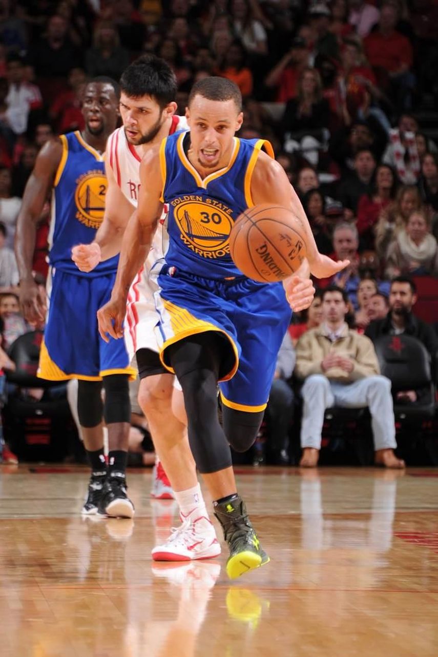 Los Warriors se quedan como únicos invictos; pierden los Spurs y ganan los Clippers