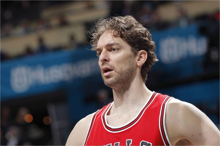 114-107. Pau Gasol aportó otro doble-doble salvador y Rose anotó 22 puntos