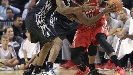 119-120. Young sella el triunfo de los Timberwolves en un duelo de equipos de fondo