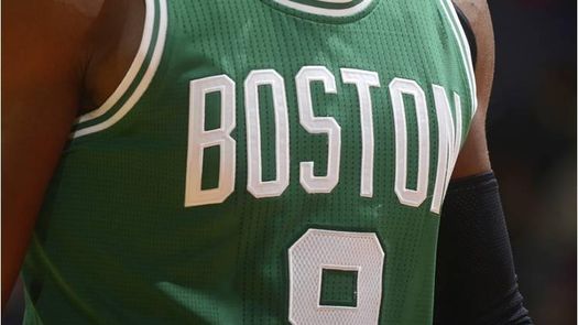 Los Celtics hacen oficial el traspaso de Rondo y Powell a los Mavericks
