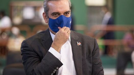 El presidente dominicano se reúne con la selección de béisbol antes de Tokio