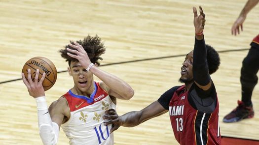 113-107. Adebayo lidera remontada de Heat ante los devaluados Pistons