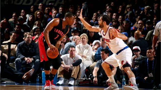 90-95. Lowry mantuvo la frustración perdedora dentro de los Knicks