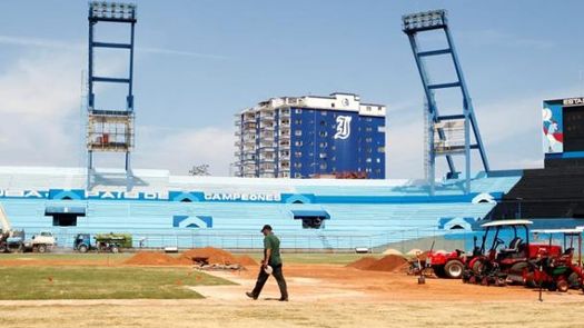 Cuba acelera las mejoras en el estadio donde Obama asistirá a un partido de béisbol