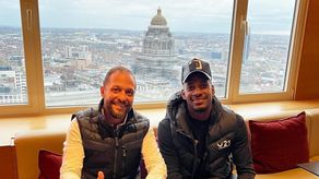 Michael Amir Murillo junto a Edgardo Carles.&nbsp;