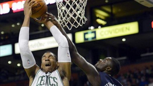 89-93. Zeller y Celtics cortan la racha ganadora de los Pacers y sueñan con playoffs