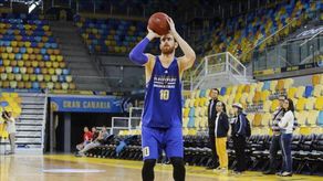 Víctor Claver realizará unos entrenamientos con San Antonio Spurs