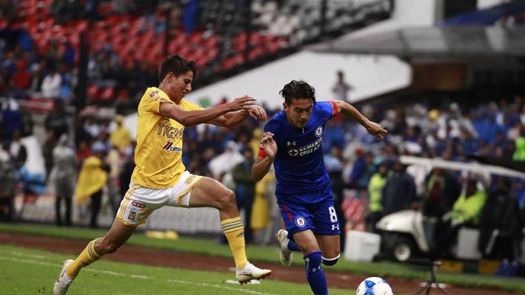 Cruz Azul vence 1-0 al Tigres UANL y mantiene su paso perfecto
