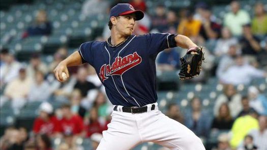 6-3. Tomlin lanza sólido y Chisenhall jonronea en la victoria de los Indios sobre los Medias Blancas