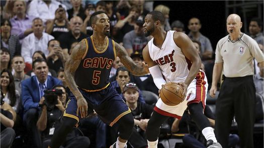 106-92. Wade le ganó el duelo a James y Heat a los Cavaliers