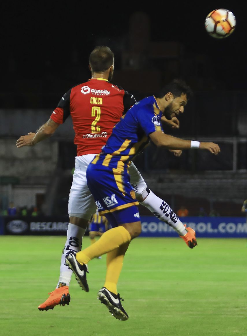 Seis clubes en Ecuador disfrazan refuerzos extranjeros con nacionalización