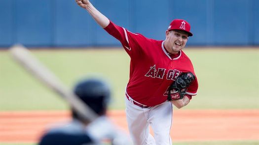 Cahill y los Piratas firman contrato para una temporada