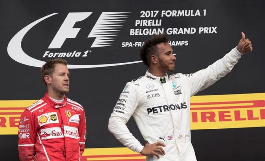 Vettel y Hamilton pugnan por un título imposible para el tercero más laureado