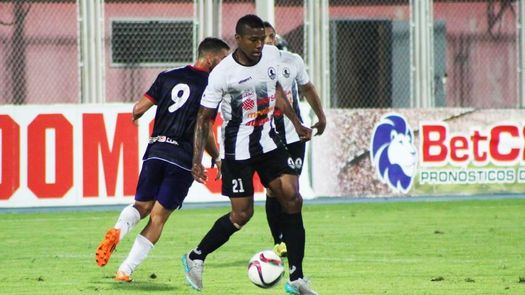 Ricardo Clarke anota su 8vo gol en el semestre de liga