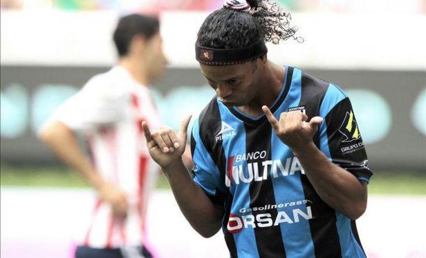 Ambriz asegura que en el Querétaro deben proteger a Ronaldinho