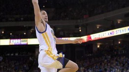 112-94. Thompson y Curry dejaron perfectos a Warriors en serie de locales