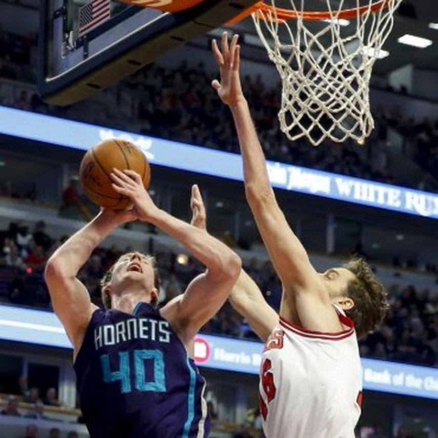 98-93. Ante los Wizards, Zeller ayuda a los Hornets a romper una racha perdedora