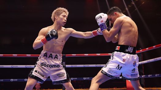 Naoya Inoue (izquierda) le dio una lección de boxeo a David Picasso (derecha) este sábado en Riad, Arabia Saudita. Foto: Cortesía/@Ringside_Fracas Naoya Inoue (izquierda) le dio una lección de boxeo a David Picasso (derecha) este sábado en Riad, Arabia Saudita. Foto: Cortesía/@Ringside_Fracas