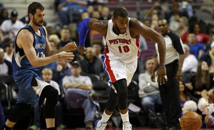 111-109. Los Pistons dan el primer triunfo al entrenador Stan Van Gundy