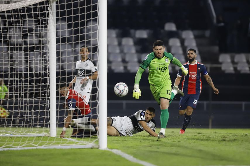 Cerro Porteño vence a Olimpia a domicilio en el Clásico paraguayo