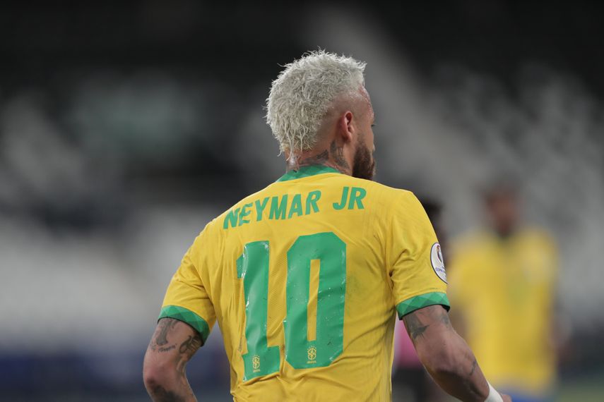 Neymar se suma a las críticas por el mal estado del césped en la Copa América