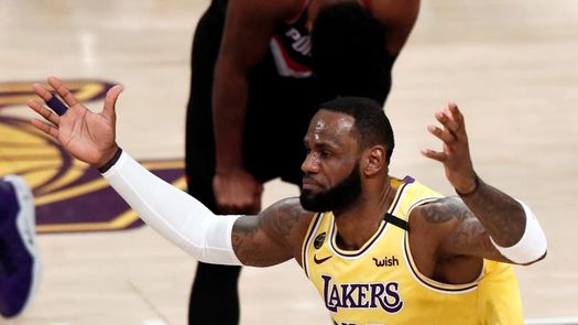 James logra un triple-doble y Lillard anota 51 puntos