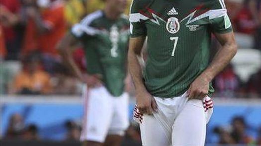 Torres Nilo causa baja por lesión con México y es sustituido por Layún