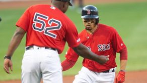 10-5. Betts pega tres jonrones contra los líderes Yanquis