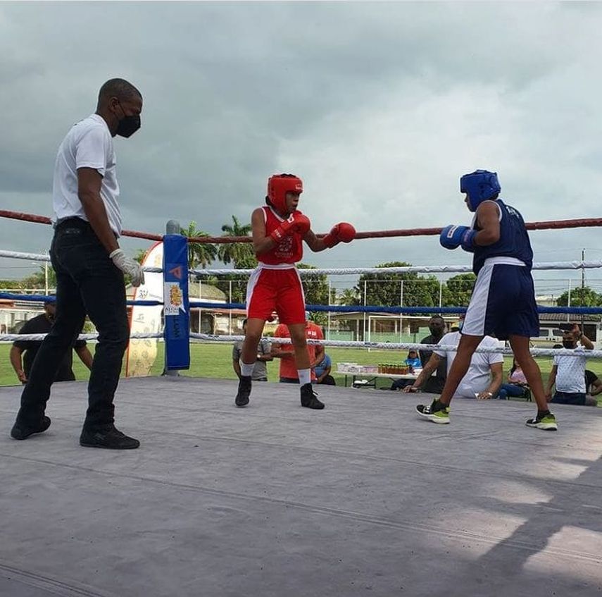 Yulieth Hinestroza superó a Zulideth Alvarez por decisión unánime en el combate femenino de la cartilla de Semillero de Campeones &nbsp;