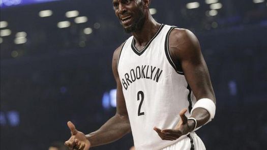 Garnett es suspendido con un partido por cabezazo a Howard, que fue multado