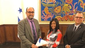 Candelo recibe bandera para los Juegos Olímpicos de la juventud