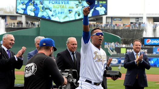 6-1. El venezolano Pérez y el dominicano Santana brillan con los Reales en su victoria sobre los Angelinos