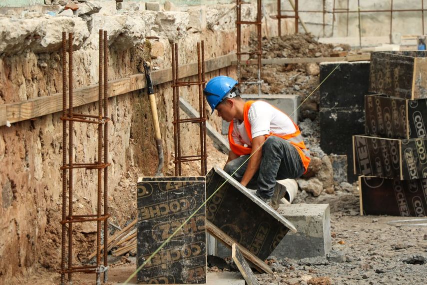 La piscina Adán Gordon avanza un 49 por ciento