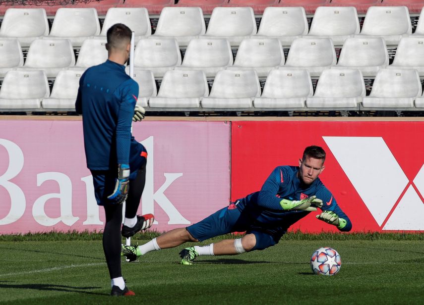 Bono se une al grupo y alivia el problema de la meta tras la lesión de Vaclík