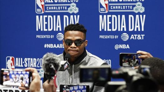 Harden promete diversión con Westbrook, que se despide de los Thunder