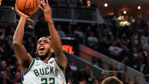 129-112. Middleton lidera ataque balanceado y ganador de Bucks sobre los Cavaliers