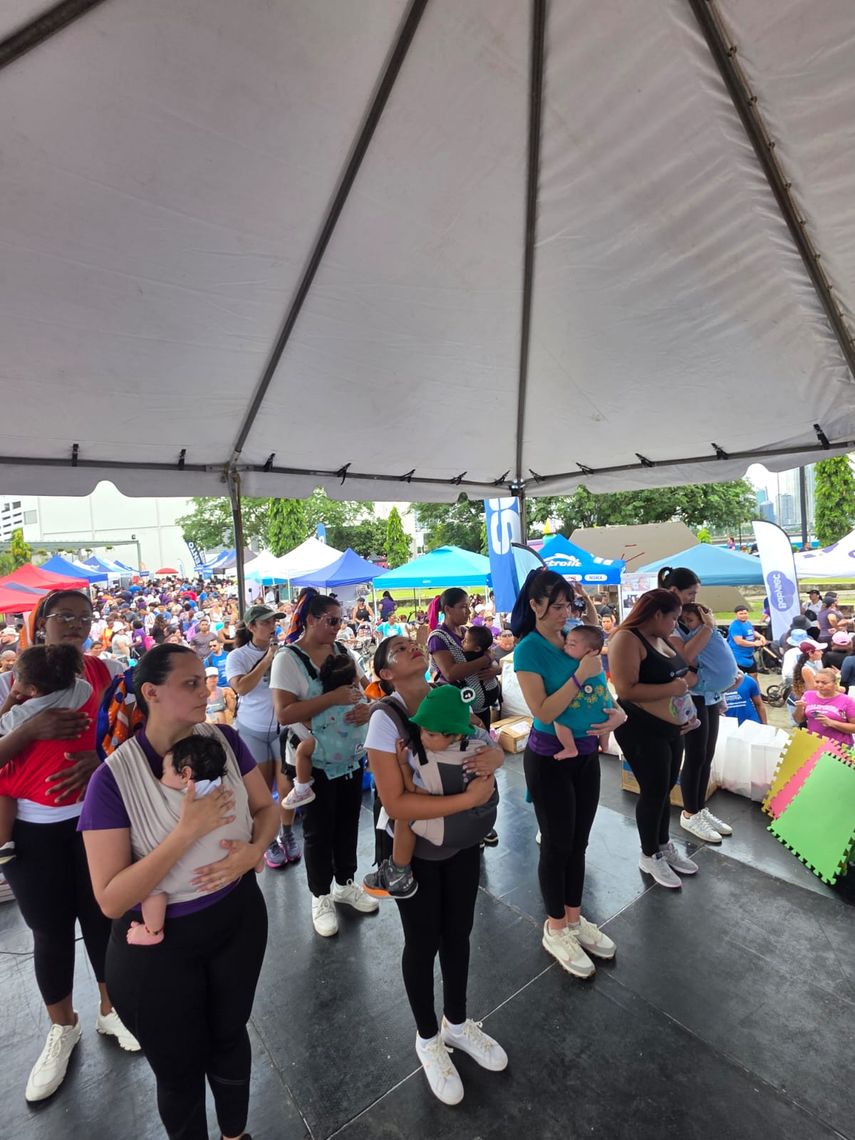 Familias panameñas de todas las generaciones se unieron en el Mirador del Pacífico para celebrar la maternidad