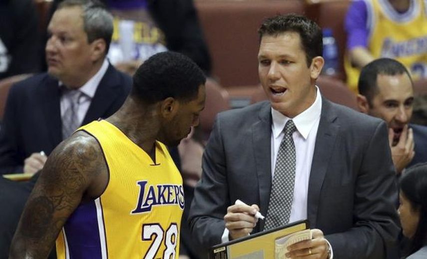 120-114. Walton gana el duelo a DAntoni en su debut como entrenador de Lakers