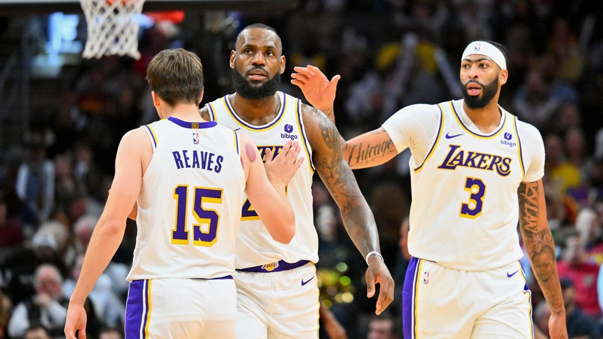 Lakers se imponen a los Cavaliers en Cleveland