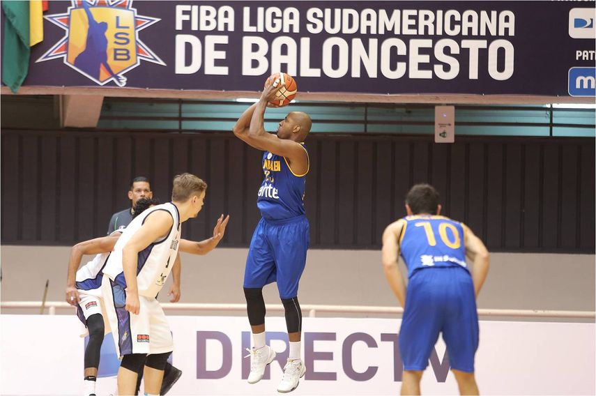 Michael Hicks sobresale en el duelo entre panameños