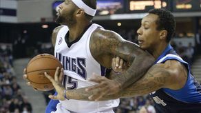 104-108. Ellis mantuvo a los Mavericks en la lucha por el liderato