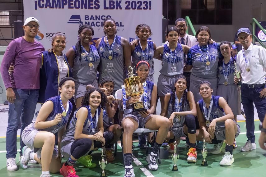 Las Golden Eagles del IJA son las reinas de la Sub-16 Femenina de la LBK