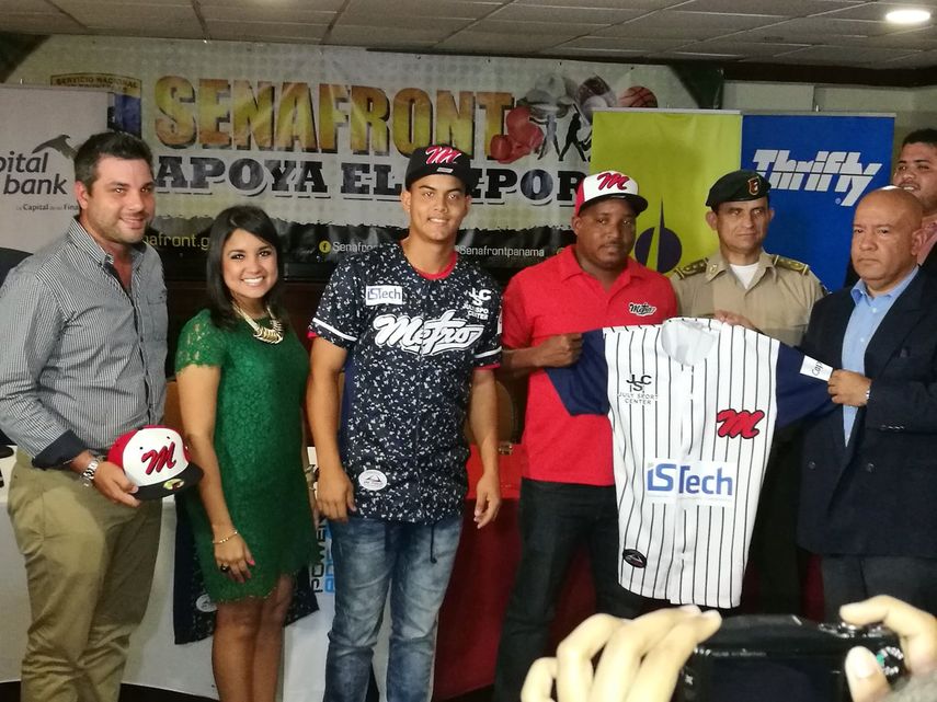 Panamá Metro presenta sus nuevas indumentarias