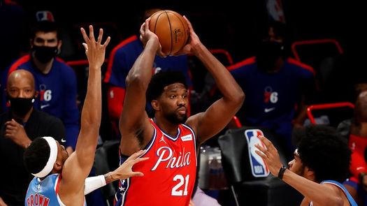 123-117. Embiid aporta un doble-doble en el triunfo de los Sixers sobre unos Nets sin estrellas