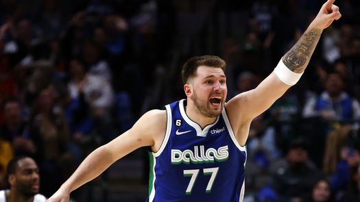 Luka Doncic anota 53 puntos en la victoria de Dallas
